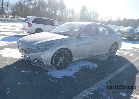 2022 Hyundai Elantra Sel z USA, uszkodzony, nr VIN 5NPLM4AG0NH071598